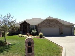 607 N Santa Monica Dr, Nixa, MO 65714