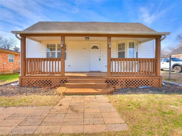 216 S 5th St, Noble, OK 73068
