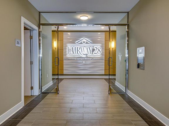 Fairway 28 Lobby