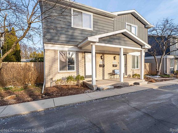 3rd image of 1787 Southfield Rd