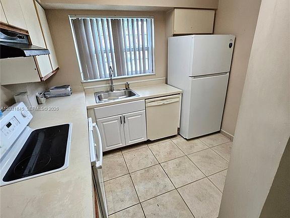 4th image of 631 Cypress Lake Blvd #E17