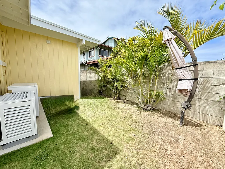 Small back yard area for tenant use
