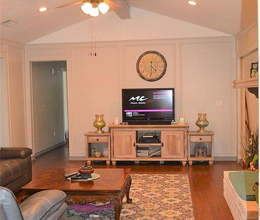 4th image of 208 Wildwood Pl