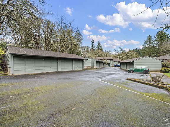 4th image of 4429 Fox Hollow Rd APT 3