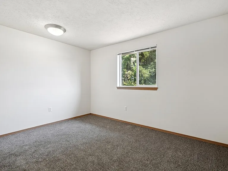 Valley Crest Apartments — Photo 19
