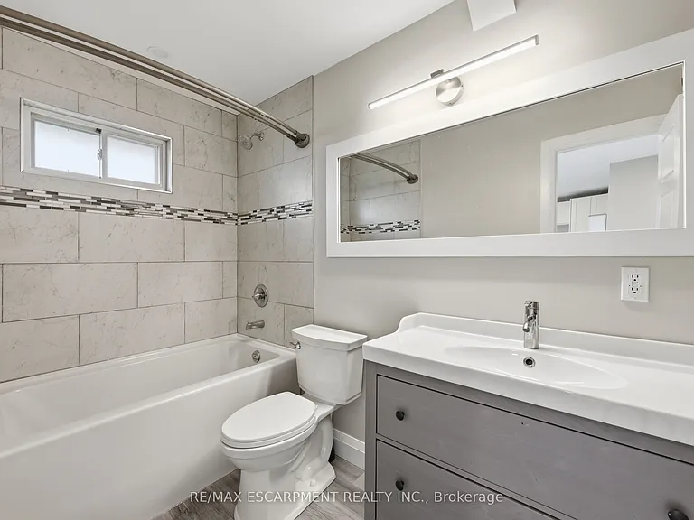891 Centre Rd — Photo 14