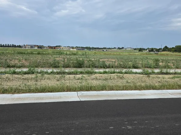 1520 E Northridge St, Valley Center, KS 67147