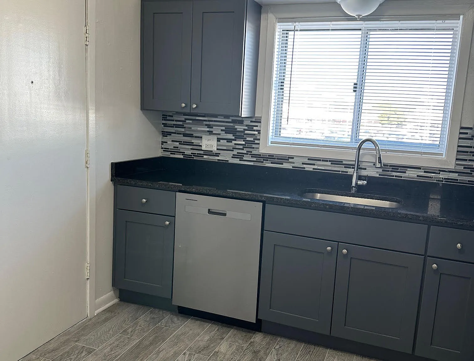 2 bed, 1000 sqft, $2,000 — Photo 3