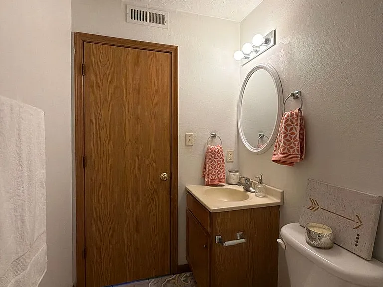 275 Woodridge Ct — Photo 25