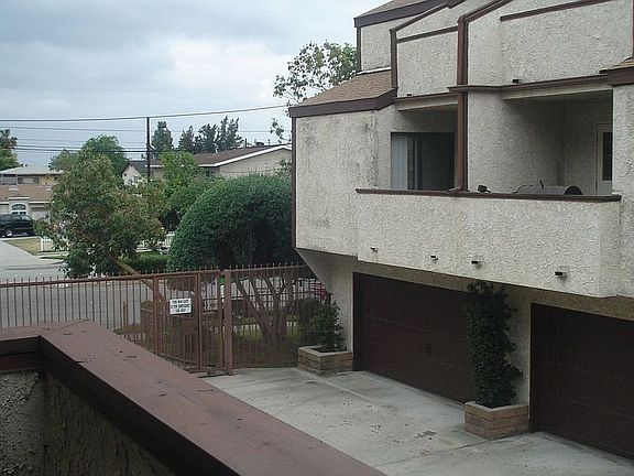 2nd image of 393 N Wilson Ave APT 3
