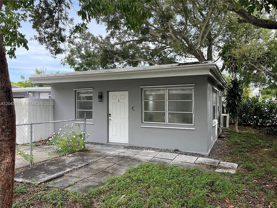 325 SW 14th Ct #C