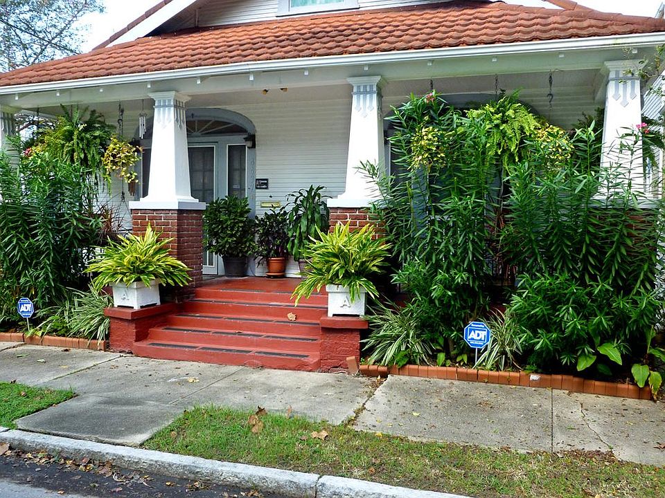Front view of house - looking at photo, rental unit is on the RIGHT _ of this photo.