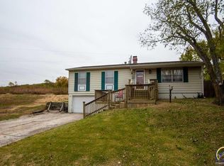 3200 SW Skyline Dr W, Topeka, KS 66614
