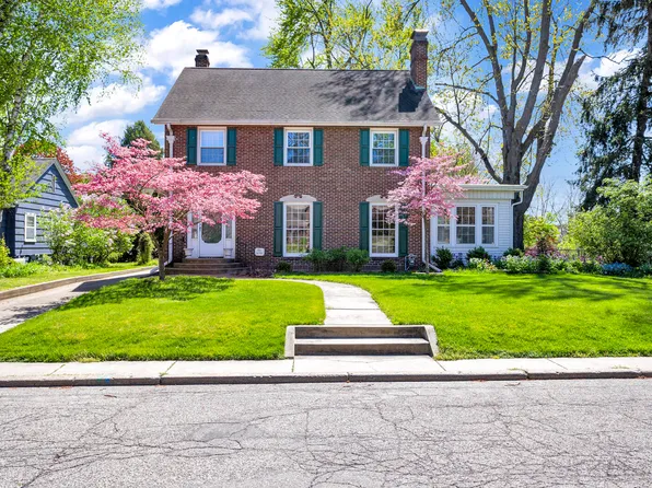 1005 Carlton Blvd, Jackson, MI 49203