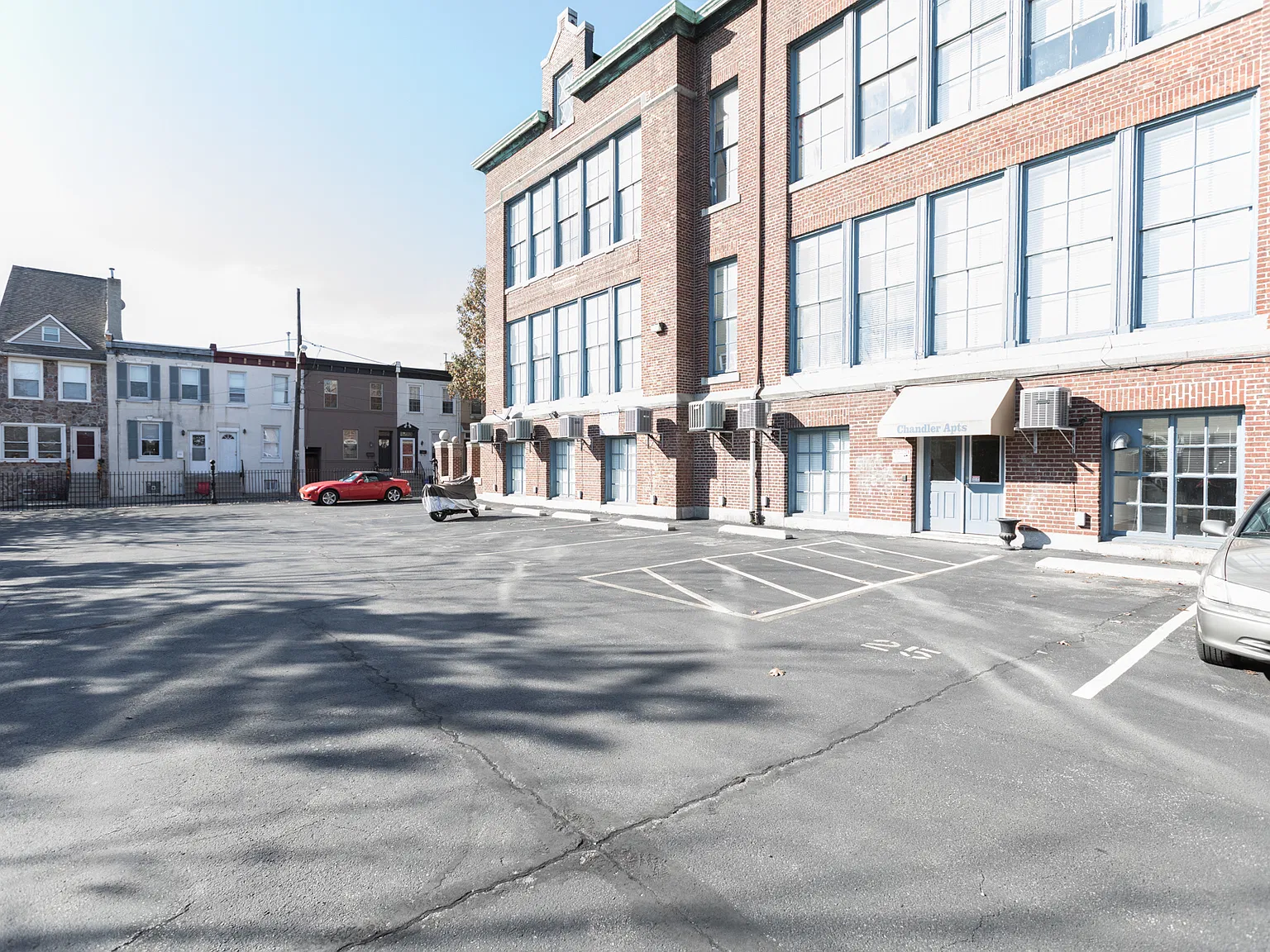 Chandler Apartments — Photo 3
