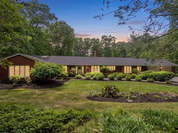 62 Mill St, Sherborn, MA 01770