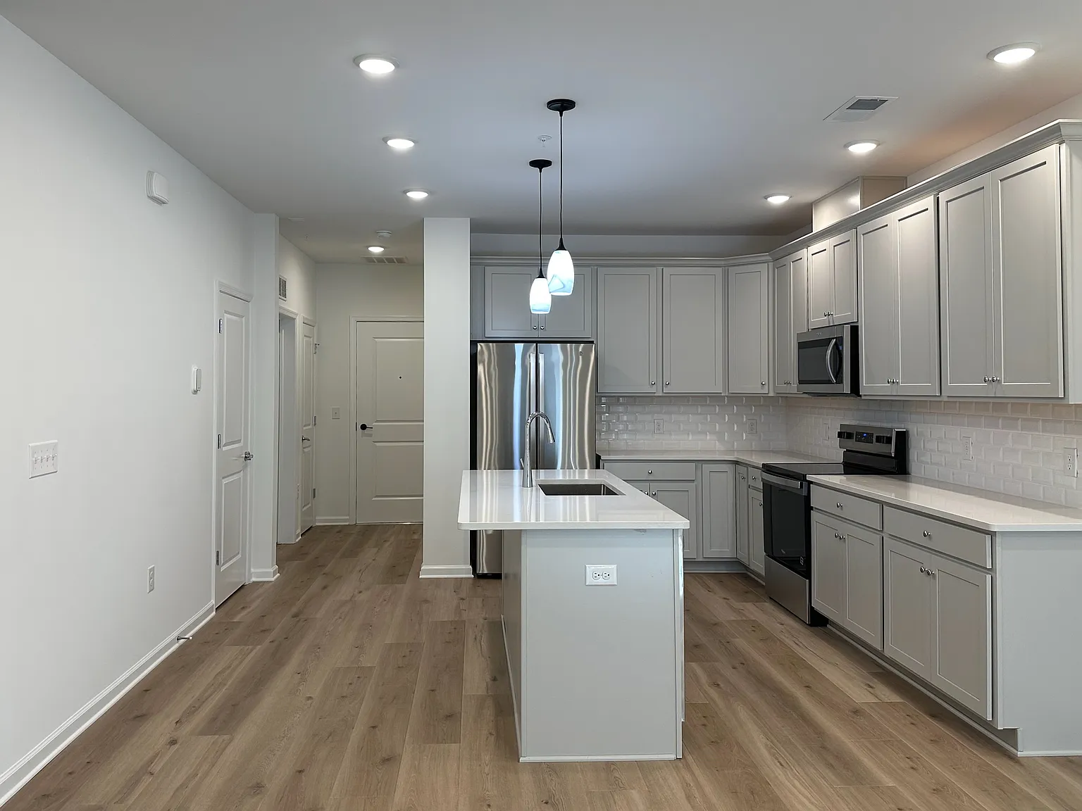 2 bed, 1112 sqft, $2,450 — Photo 1