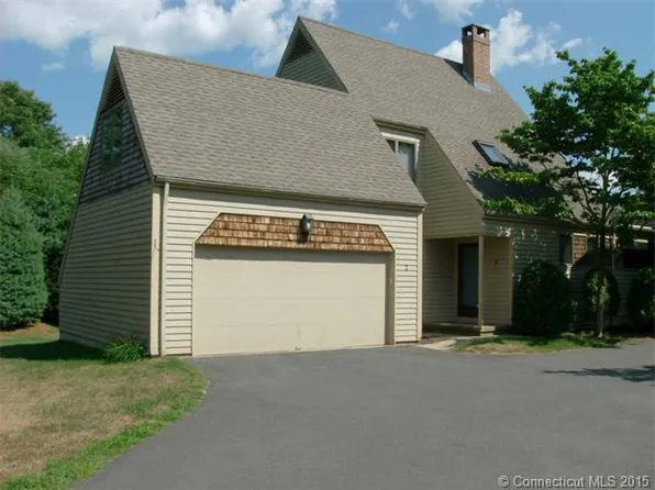 7 Dogwood Ct, Granby, CT 06035