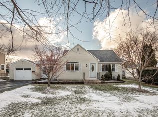 241 Armstrong Rd, Rochester, NY 14612