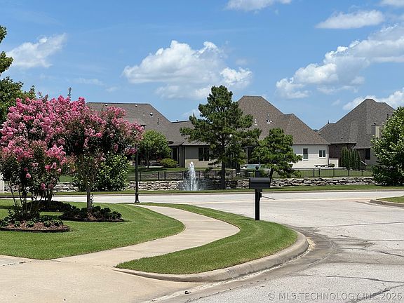 4th image of 8008 S Galveston Ct