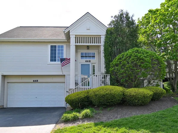 668 S Rosehall Ln, Round Lake, IL 60073