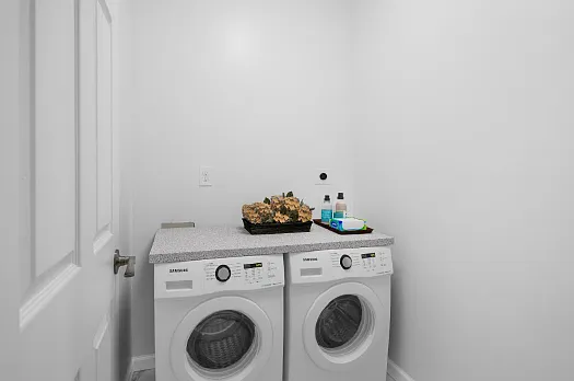 30 Franklin Ave — Photo 10
