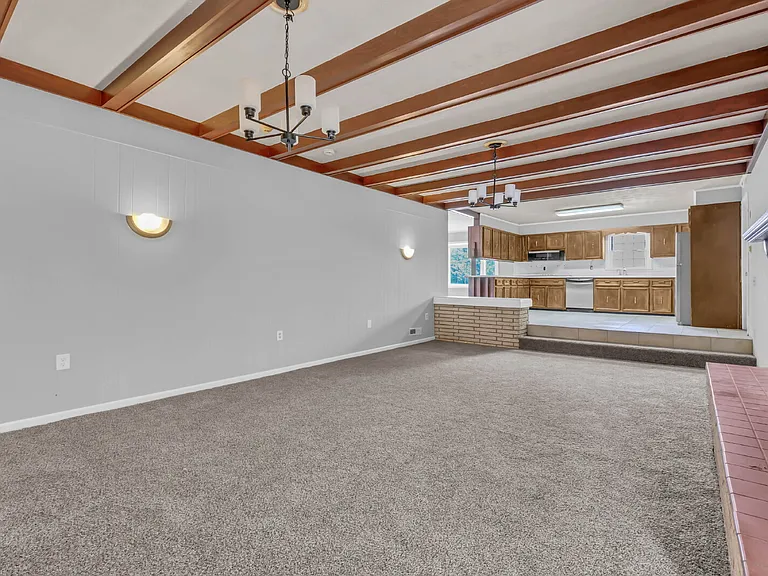 359 Meadow Ln — Photo 7