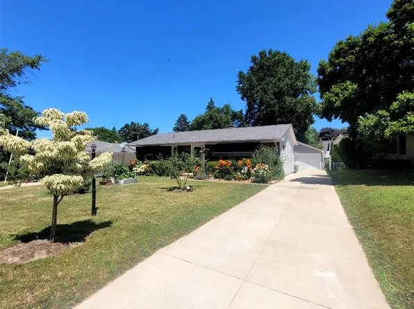 627 Wyngate Rd, Erie, PA 16505