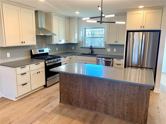 4th image of 2701 Meadow Ridge Dr