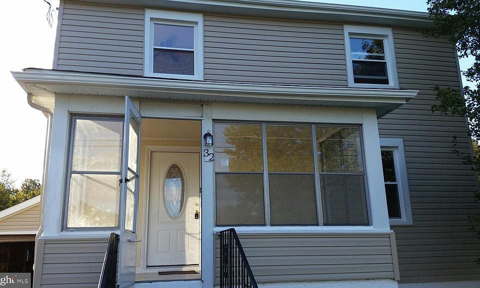 1st image of 32 Cedar St