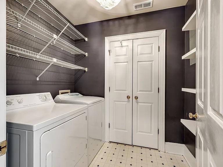 2220 Roswell Ave #B — Photo 9