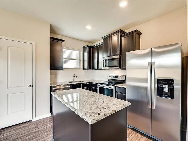228 Ryan St — Photo 14