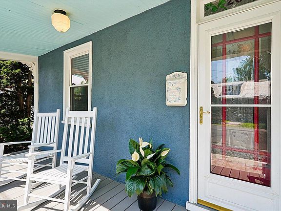 5th image of 209 Rice St