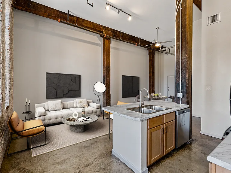 United Jewelers and Lee Hardware Apartments — Photo 17