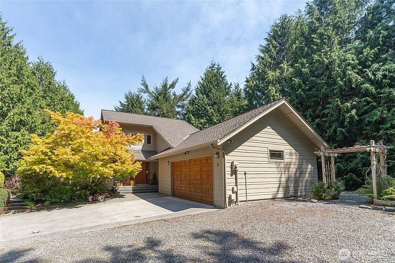 3rd image of 33 Twinsview Court