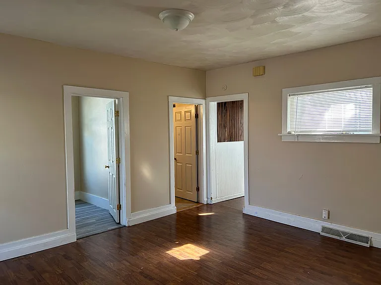 424 N Eddy St — Photo 6