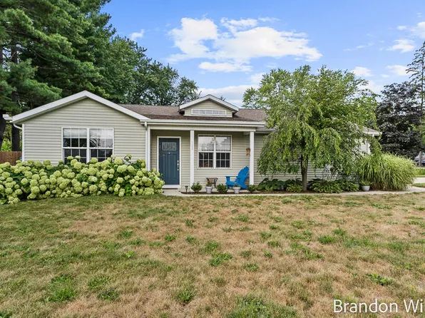 160 Grand St, Casnovia, MI 49318