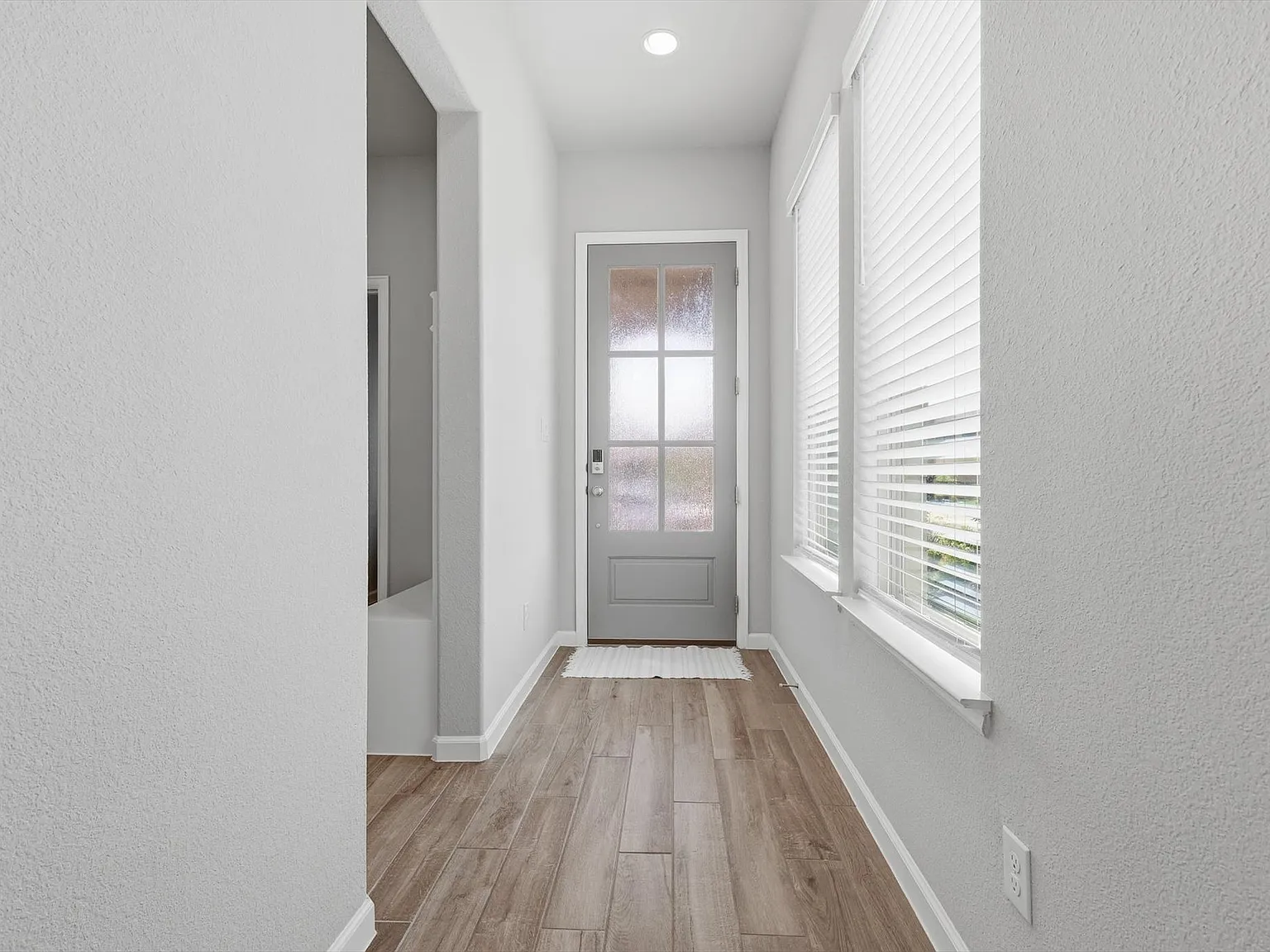 3 bed, 1734 sqft, $2,275 — Photo 3