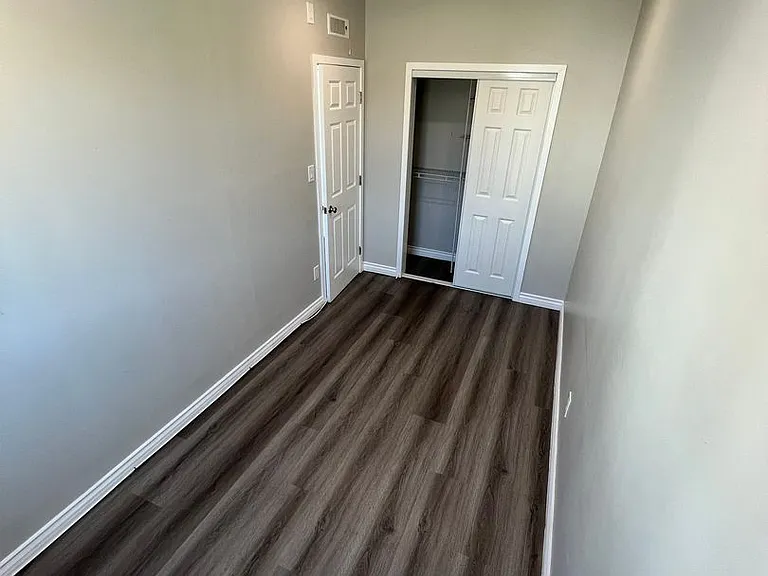 417 S Kenmore Ave — Photo 12