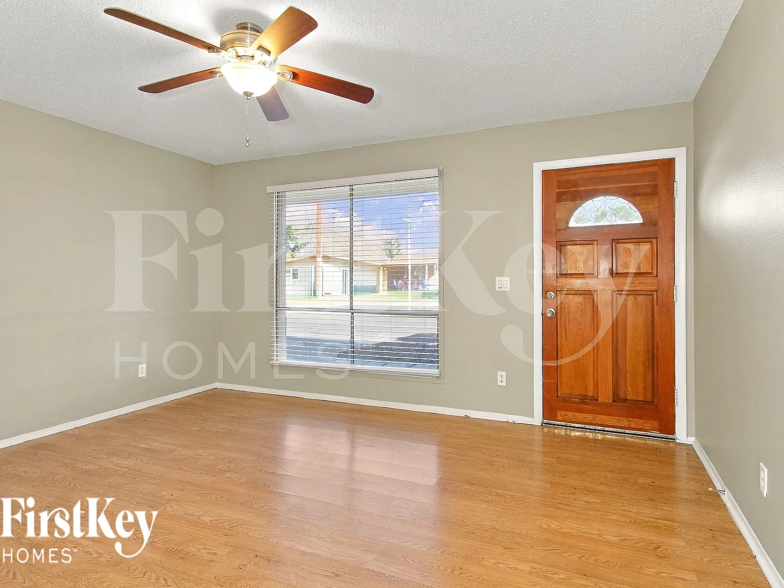 3 bed, 2.0 bath, 1592 sqft, $2,130 — Photo 3