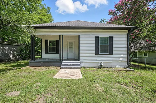 903 Baker St Photo 1