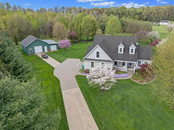 70653 Sterling Dr, Edwardsburg, MI 49112