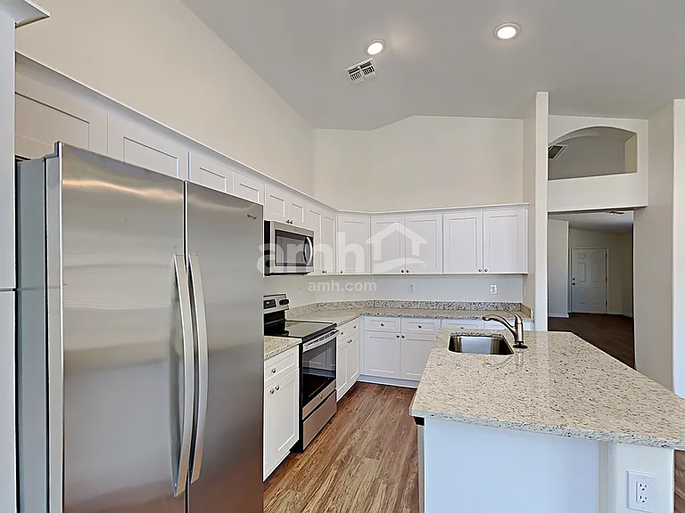 15848 W Jefferson St — Photo 3