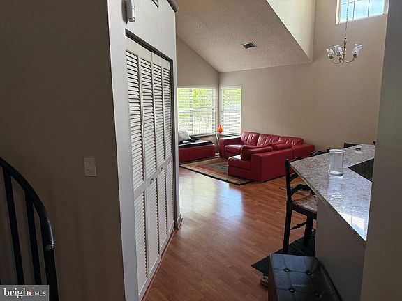4th image of 916 Westhaven Dr #11-301