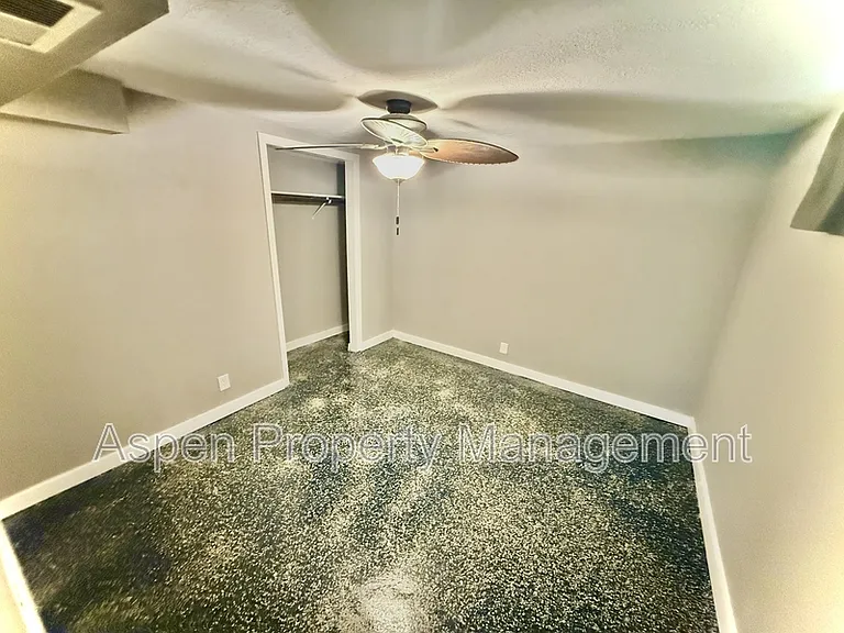 314 S Woodlawn Ave — Photo 12