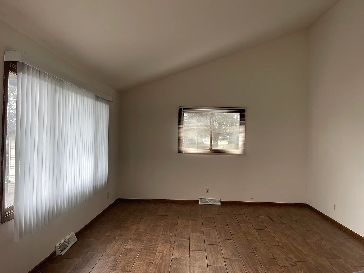 3 bed, 1428 sqft, $1,800 — Photo 2
