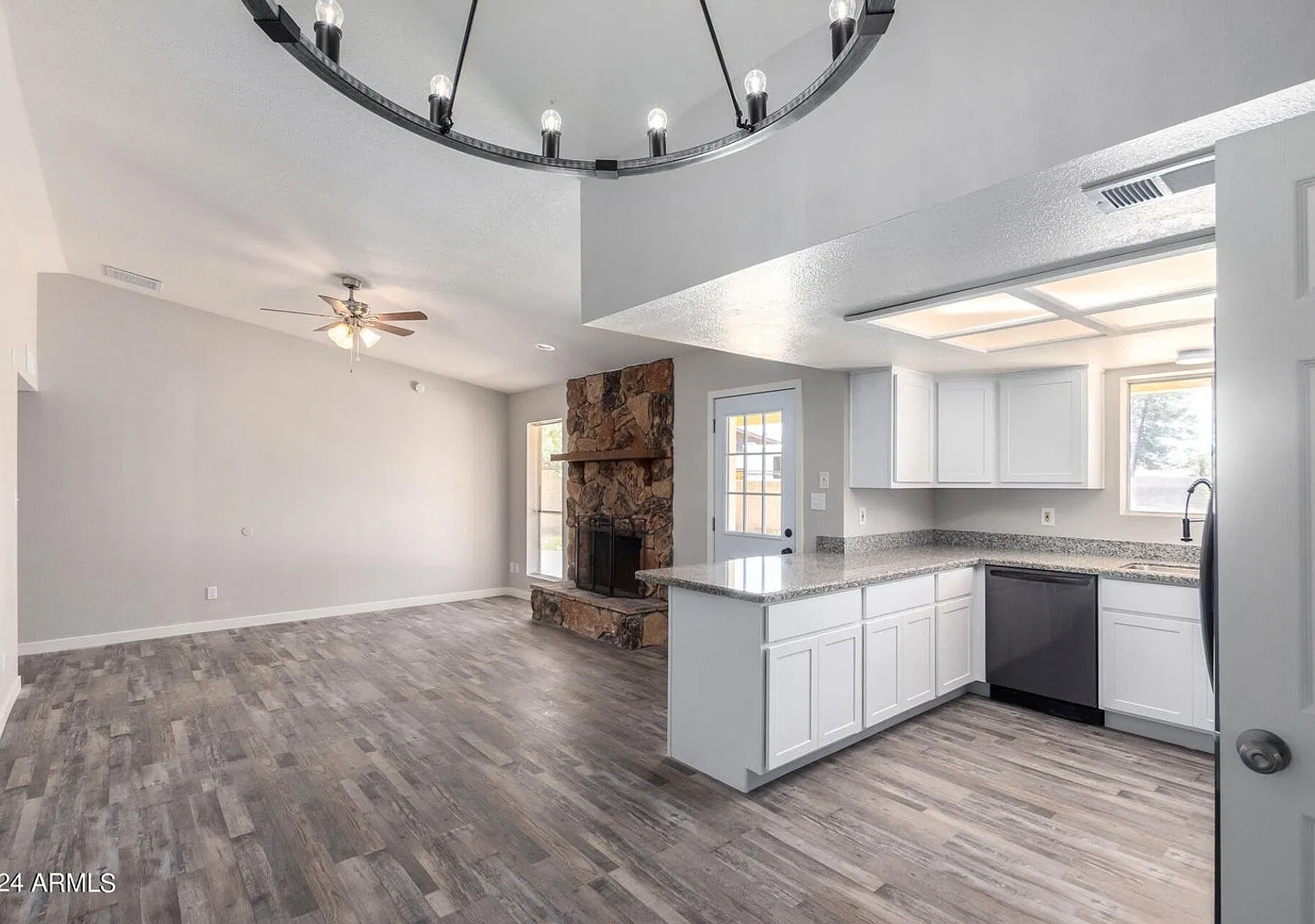3 bed, 3 bath Mesa home — Photo 3