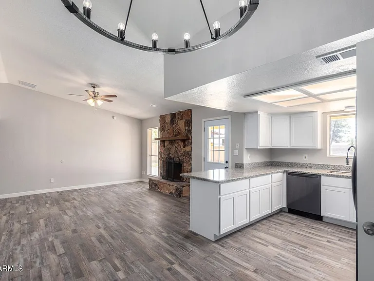 2059 E Adobe St — Photo 3