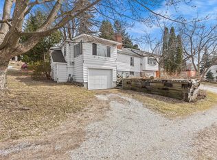 48 Upper Newton St, Saint Albans, VT 05478