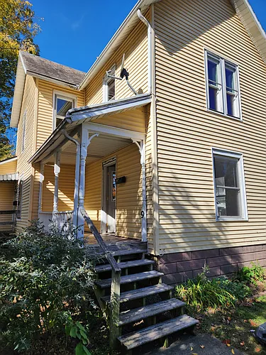 9 1/2 3rd Ave #2 Photo 1